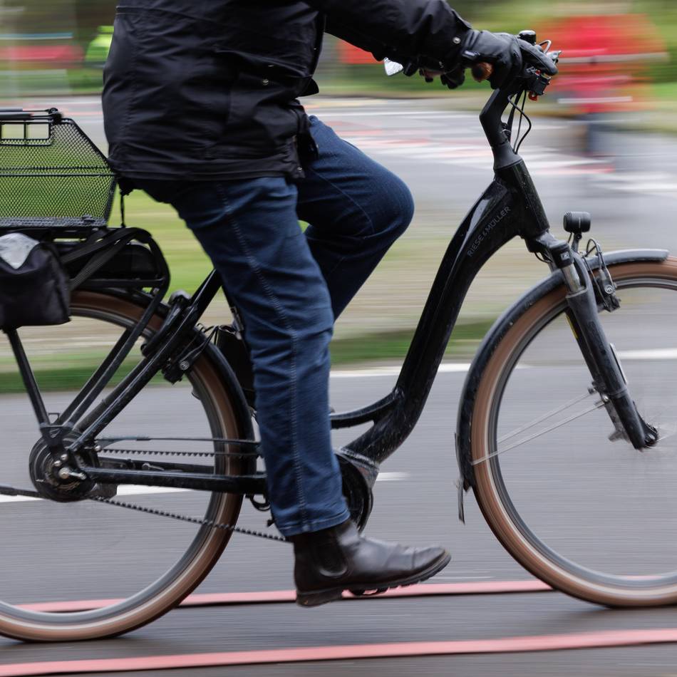 Vorfall in Dinslaken: Polizei sucht Radfahrer nach Unfallflucht