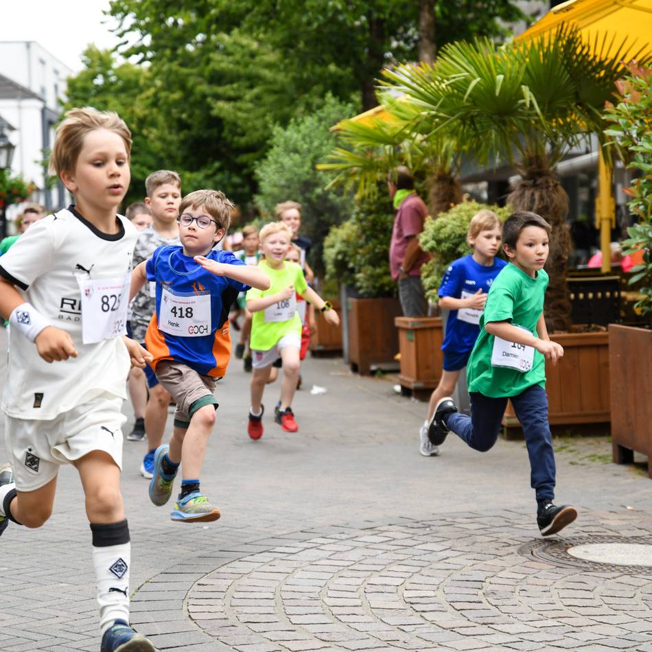 Viele Fotos und Eindrücke vom Spektakel: Gocher Steintorlauf feiert ein emotionales Comeback