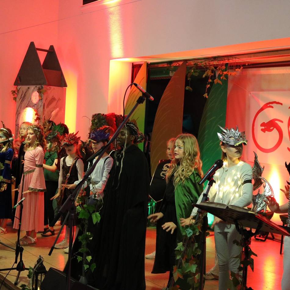 Aufführung in der Michael-Schule Geldern: Drachenmusical begeistert mit Magie, Musik und Humor