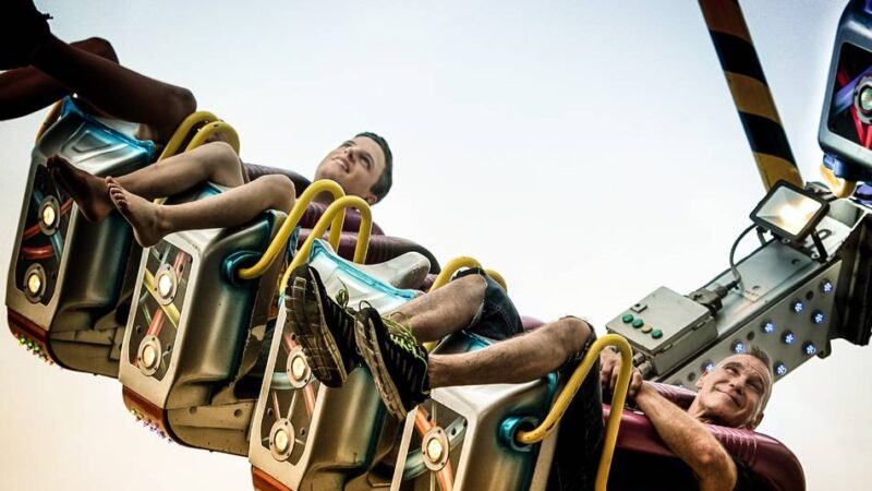60 Schausteller bauen ihre Fahrgeschäfte auf: Opladen feiert vier Tage lang Stadtfest