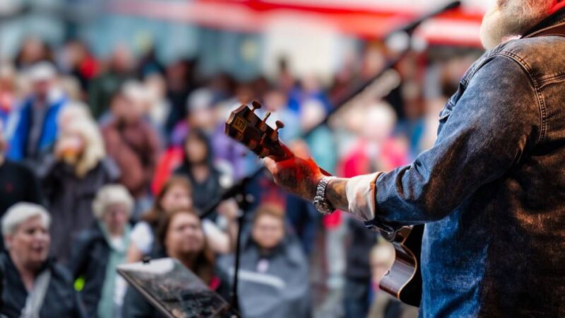 Langenfeld live: 600 Besucher trotz Regen bei „Triple Sec & Friends“
