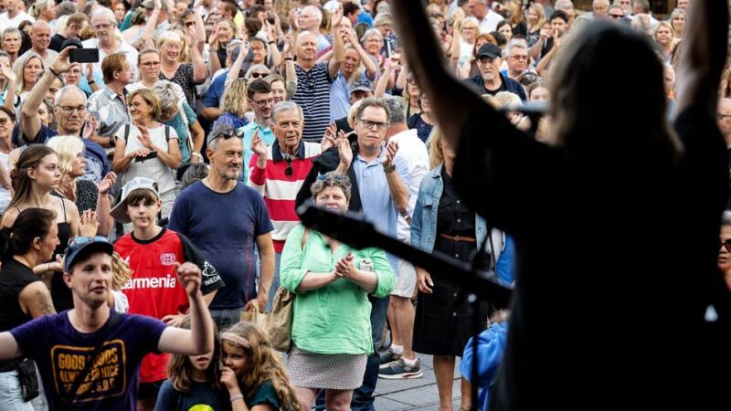 Am Mittwoch: „Langenfeld Live!“: JoJo Weber Band live auf dem Marktplatz