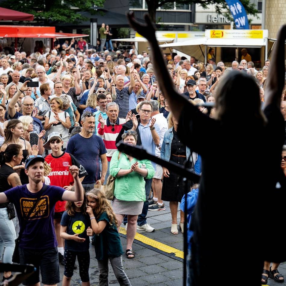 Am Mittwoch: „Langenfeld Live!“: JoJo Weber Band live auf dem Marktplatz