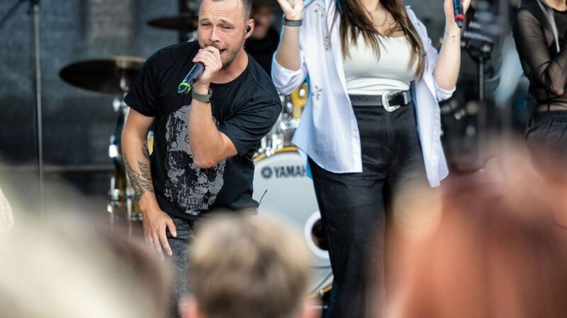 „Langenfeld live“: „Radiotones“ sorgen für ausgelassene Stimmung auf dem Marktplatz