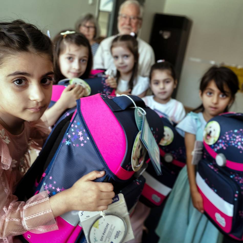 Kiwanis-Club Leverkusen spendiert Tornister: 49 Ranzen machen glücklich