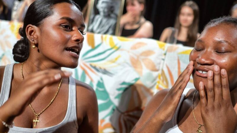 Schülertheater in Leverkusen: Das dunkle Geheimnis der toten Tante