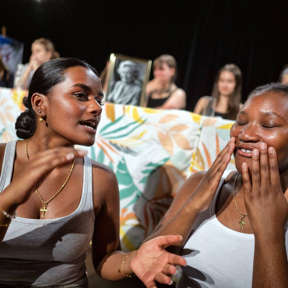 Schülertheater in Leverkusen: Das dunkle Geheimnis der toten Tante