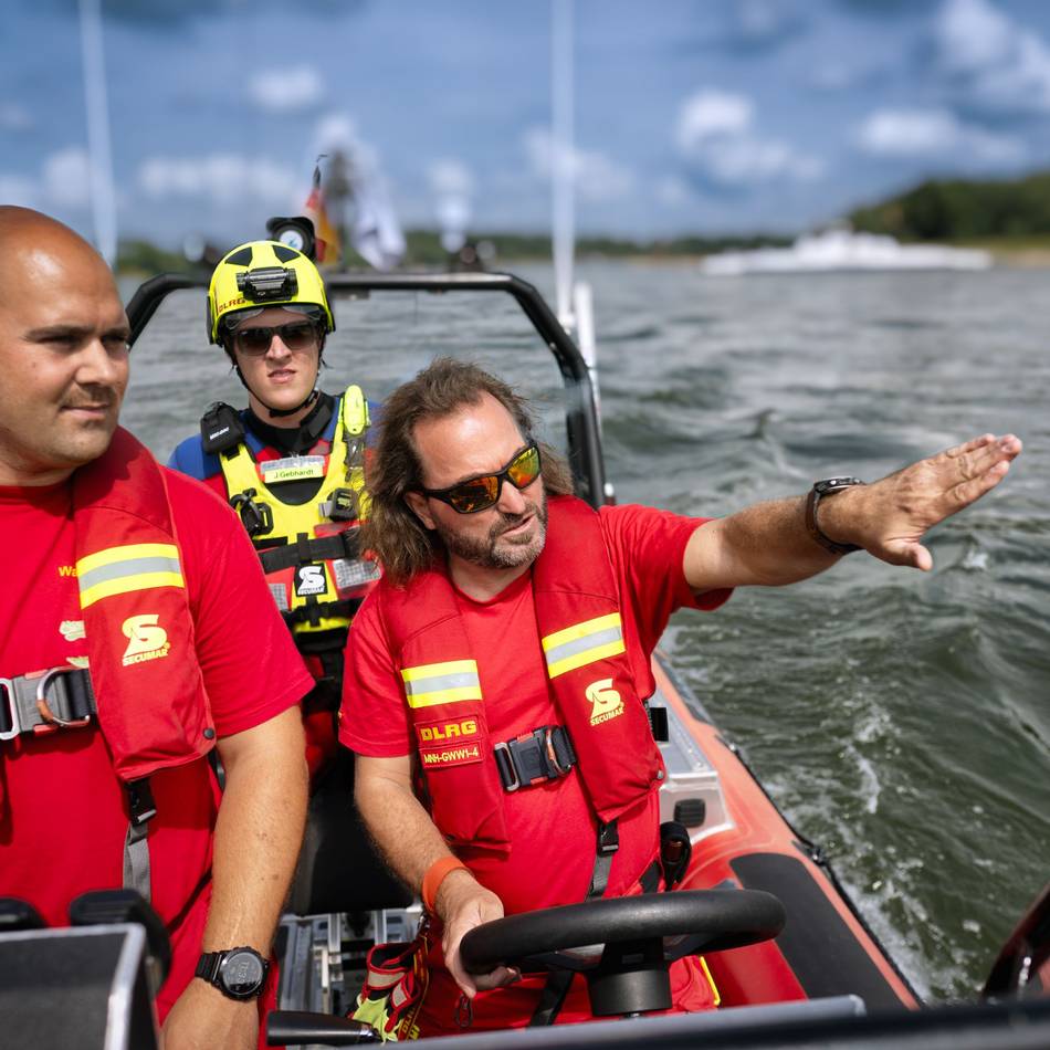 Unterwegs mit dem Ortsverein Monheim: Warum die DLRG am Rhein immer öfter ausrücken muss