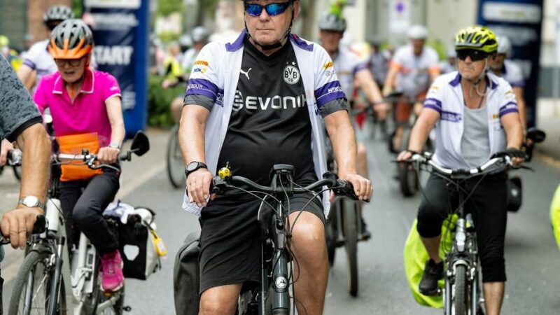 Stopp in Monheim: NRW-Radtour mit 1400 Radlern machte Station an der Marienburg