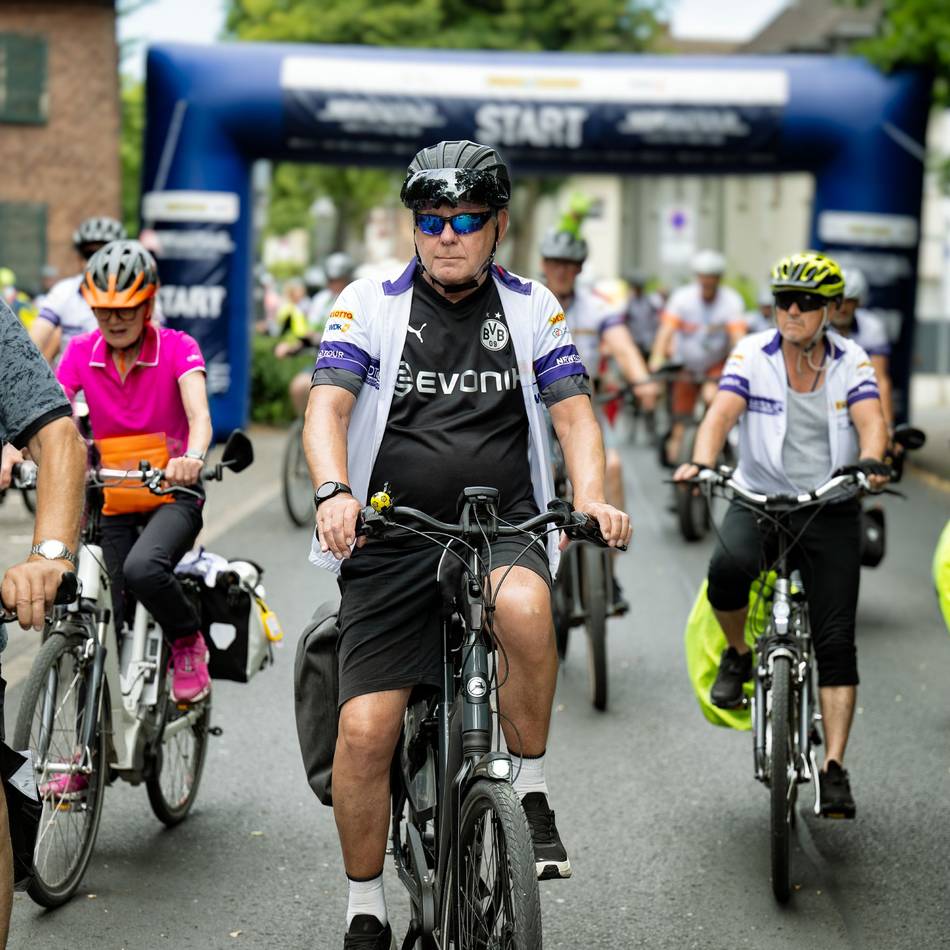 Stopp in Monheim: NRW-Radtour mit 1400 Radlern machte Station an der Marienburg