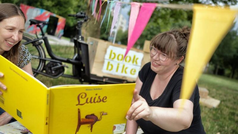 Bookbike vom Ulla-Hahn-Haus: Bücherfahrrad tourt wieder durch Monheim und Baumberg
