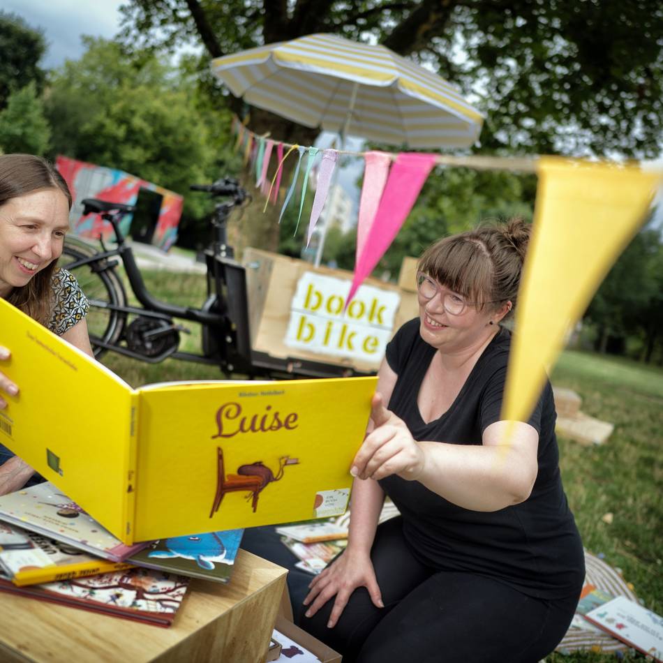 Bookbike vom Ulla-Hahn-Haus: Bücherfahrrad tourt wieder durch Monheim und Baumberg
