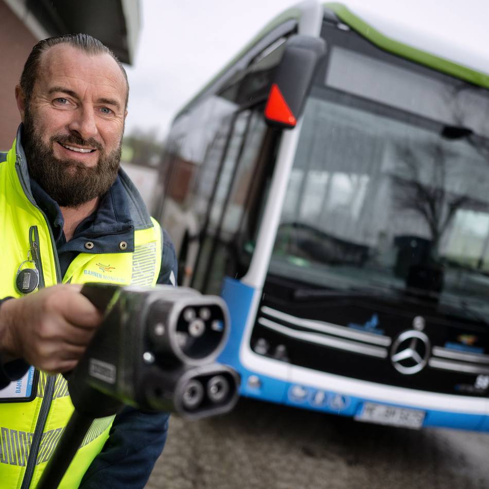 Bahnen der Stadt Monheim: Blerim Zymeri ist das Gesicht des autonomen Nahverkehrs