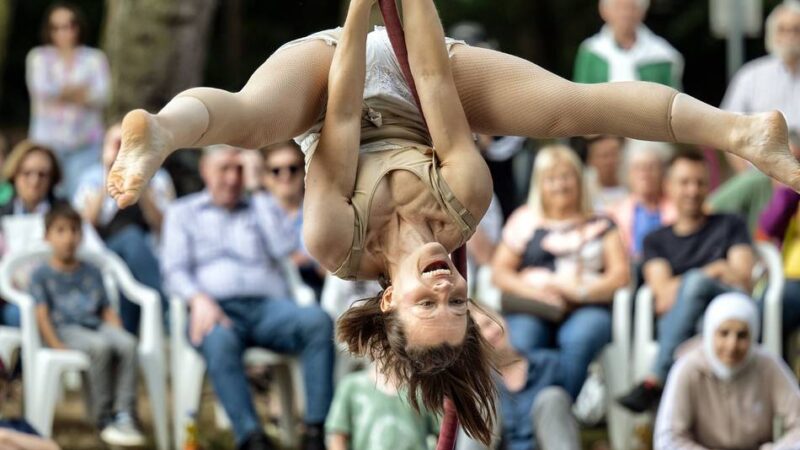 Neanderland Biennale in Monheim: Freilichtbühne an der Kapellenstraße wird zur Zauberwelt