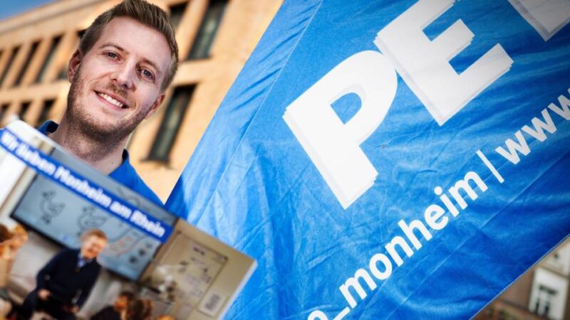 Monheim: Peto verteilt Wahlprogramm und Waffeln in der Stadt