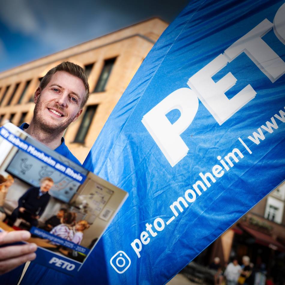 Monheim: Peto verteilt Wahlprogramm und Waffeln in der Stadt