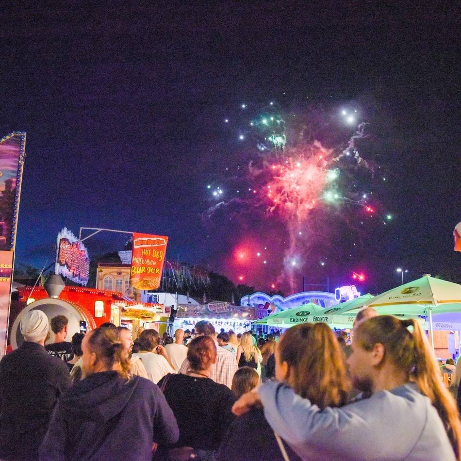 Bilanz zur Klever Kirmes 2025: Nach Unglück auf Rheinkirmes – Klever Schausteller halten an Höhenfeuerwerk fest