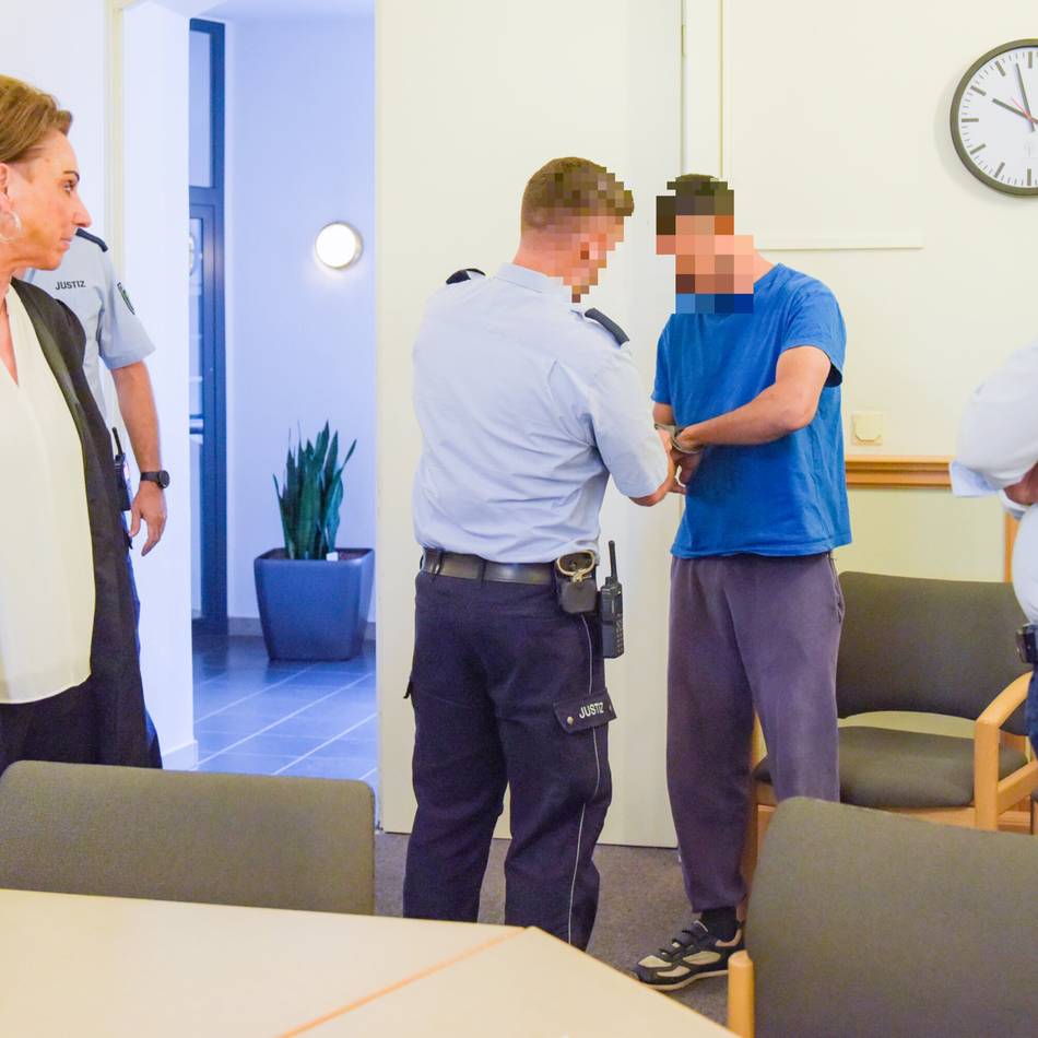 Prozess vor dem Landgericht: Urteil in Kleve: Schlafenden Pendler im Niersexpress bestohlen