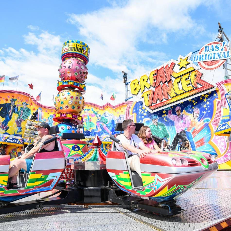 Mehr als 100.000 Gäste erwartet: Klever Kirmes ist offiziell eröffnet – welche Neuheiten auf Besucher warten