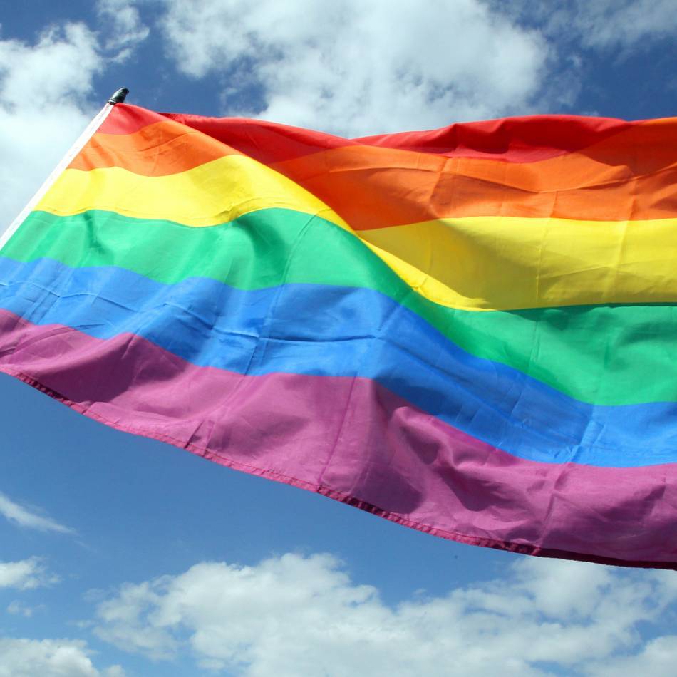 Bürgermeister bezieht Stellung: Zoff um Regenbogenfahne in Kevelaer