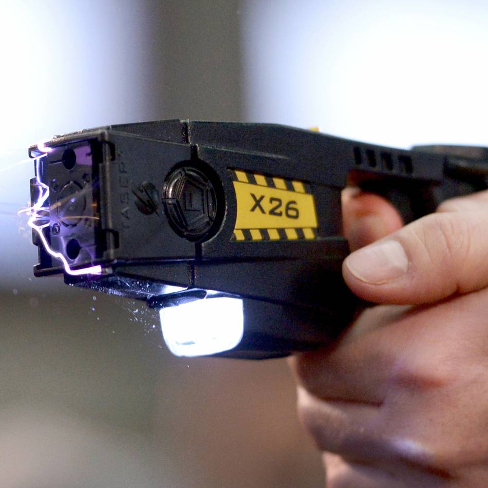 Wiederholte Vorfälle: Kinderbande terrorisiert Autofahrer in Niederkrüchten – Elektroschocker zur Abwehr?