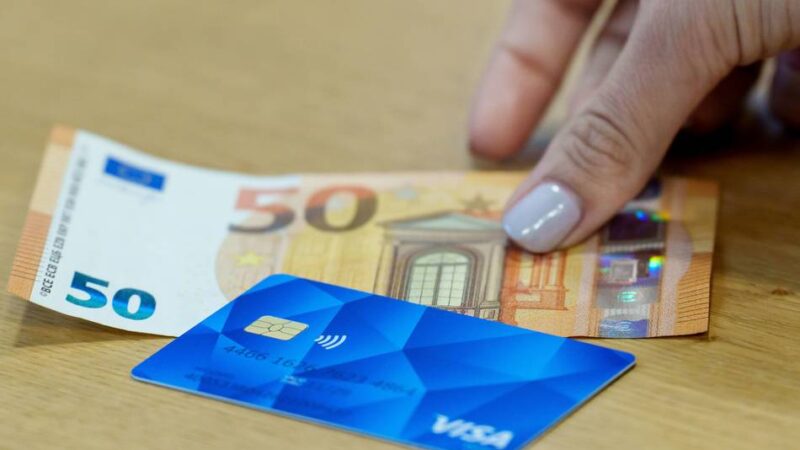 Regelung in Heiligenhaus gefunden: Die Bezahlkarte bleibt zunächst außen vor