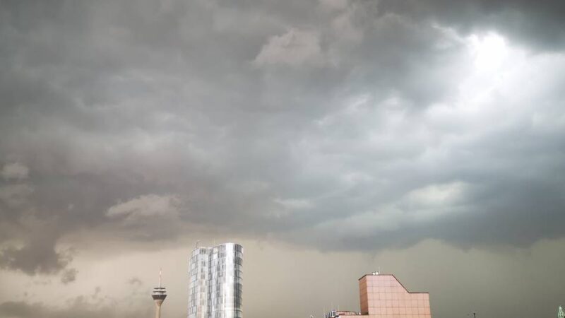 Nach der Hitze kommt der Regen: Wetterdienst warnt vor schwerem Gewitter in Düsseldorf