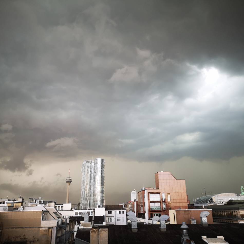 Nach der Hitze kommt der Regen: Wetterdienst warnt vor schwerem Gewitter in Düsseldorf