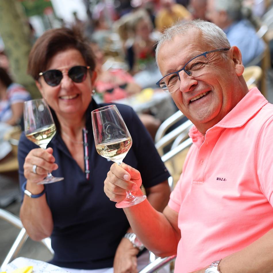 Winzerdorf in Grevenbroich: Hunderte kommen zum Weinfest in die City