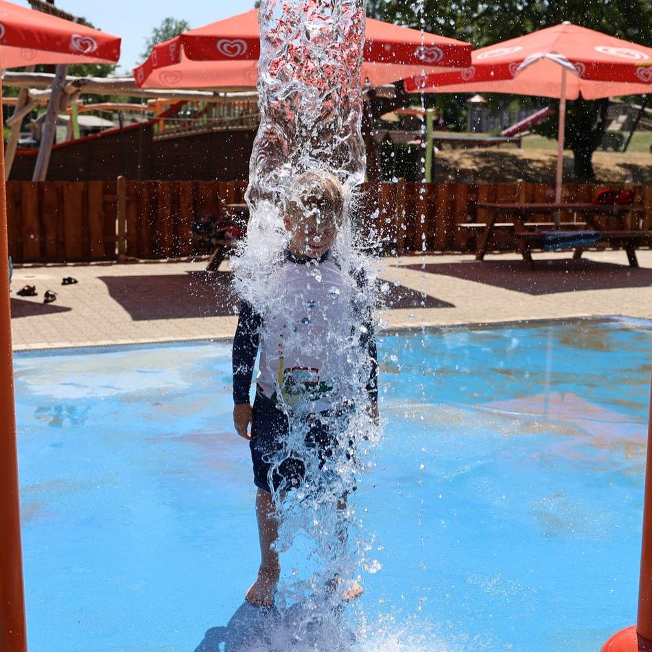Wasser marsch!: An diesen Spielplätzen im Rhein-Kreis Neuss können Kinder matschen