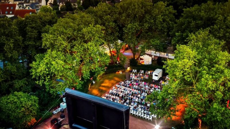 Open-Air-Kino: MEGA-Mondscheinkino in Monheim begeistert zum Auftakt
