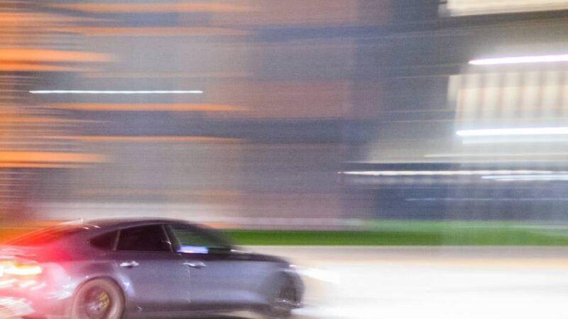 Richtiges Verhalten bei Unfällen: Zeugenaussage klärt Fall von Fahrerflucht in Meerbusch auf