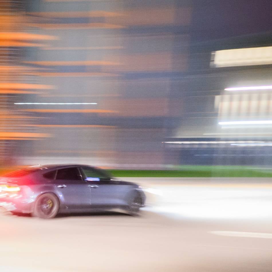 Richtiges Verhalten bei Unfällen: Zeugenaussage klärt Fall von Fahrerflucht in Meerbusch auf