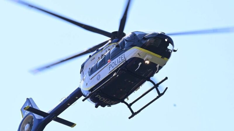 Vorfall in Neuss: Mutmaßliche Kiosk-Einbrecher per Hubschrauber verfolgt