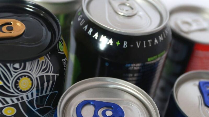 Gesetzliches Verbot gefordert: Erste Supermärkte stoppen Verkauf von Energydrinks an U-16-Jährige