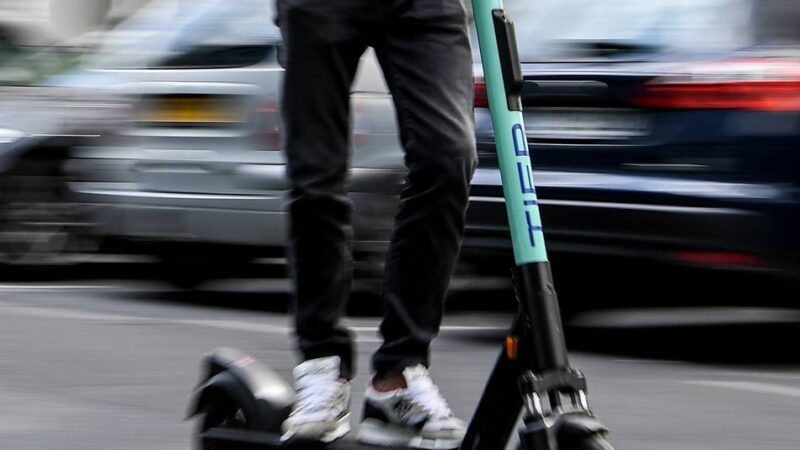 Welche Regeln gelten in Hildens Innenstadt?: Ärger um E-Scooter in der Fußgängerzone