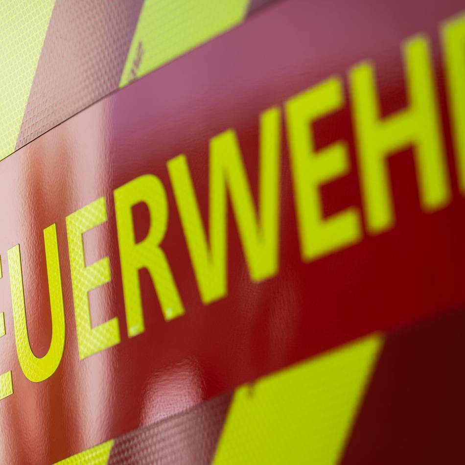 Feuerwehr-Einsatz in Leverkusen: Personensuche bei Brand in leerstehendem Gebäude