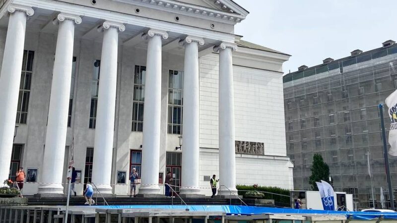 FISU Sport-Campus: Pool vor dem Theater wird befüllt – wer darf hier rein?