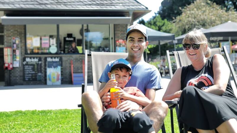 Stadt Hilden lädt ein zum Büdchentag: Currywurst, gemischte Tüte und Minigolf
