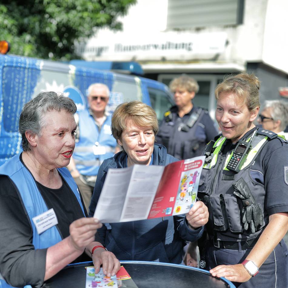 Infostand in Mettmann: Polizei informiert Senioren über Betrugsmaschen