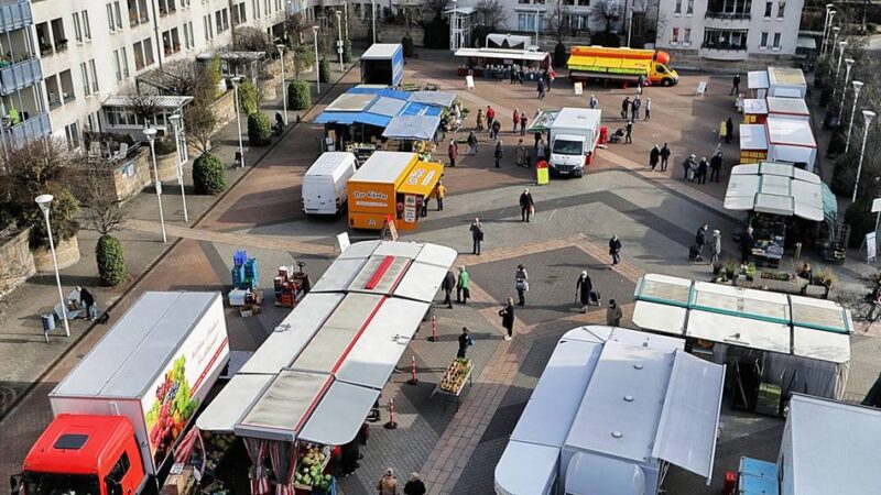 Aktion auf dem Wochenmarkt: Stadt bietet Senioren nützliche Infos