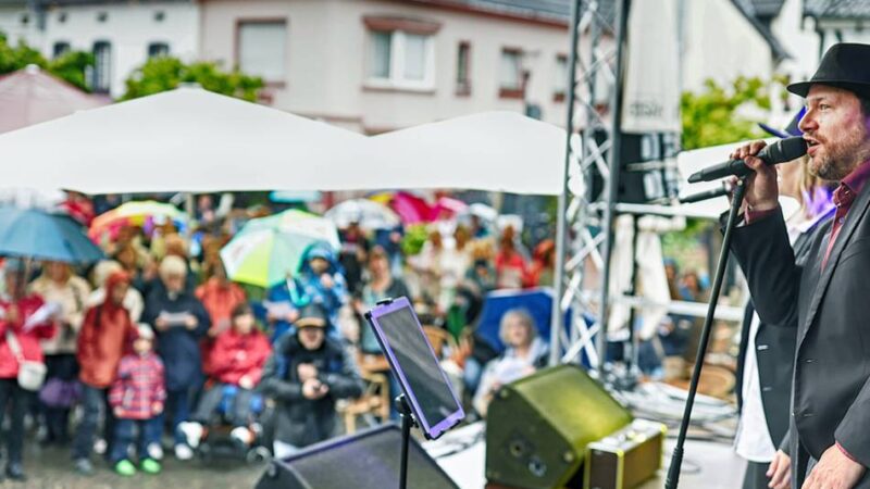 Drittes Hildener Bürgerfestival: Hilden trotzt dem Regen – gut 250 Bürger singen auf dem Alten Markt