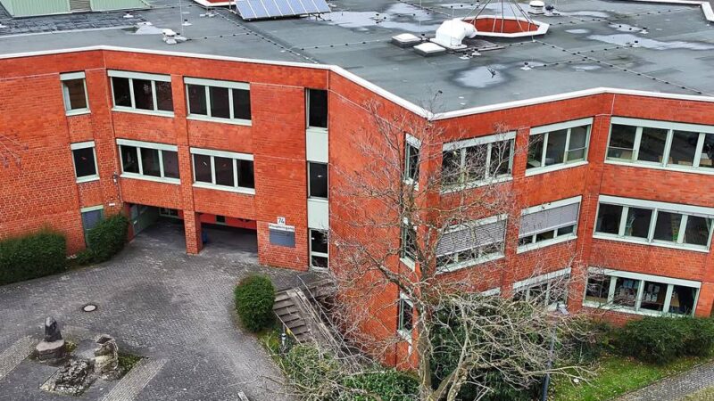 Die Polizei in Hilden ermittelt: Unbekannte brechen ins Bonhoeffer-Gymnasium ein