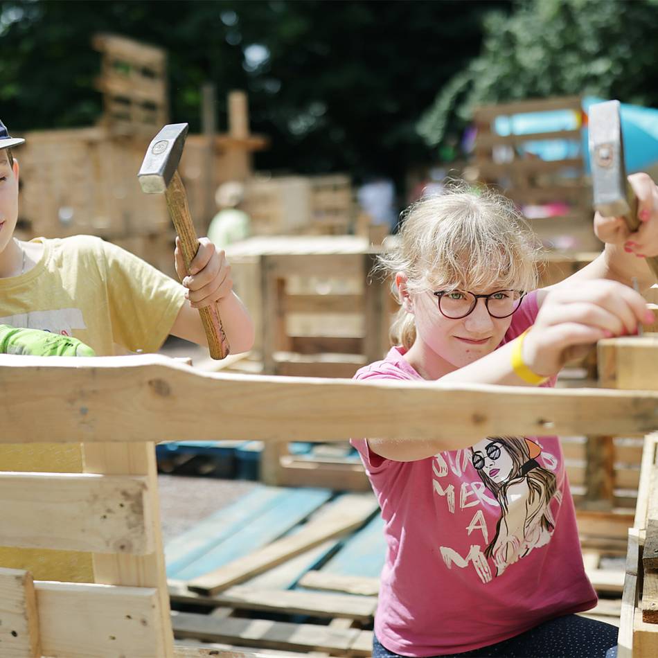 Große Ferien auf dem Bauspielplatz in Mettmann: Schau mal, wer da hämmert!