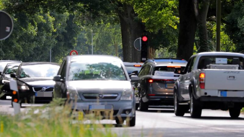 Rheinberger Straße in Rheinberg: Noch eine Baustelle, die für Staus Richtung Budberg sorgt