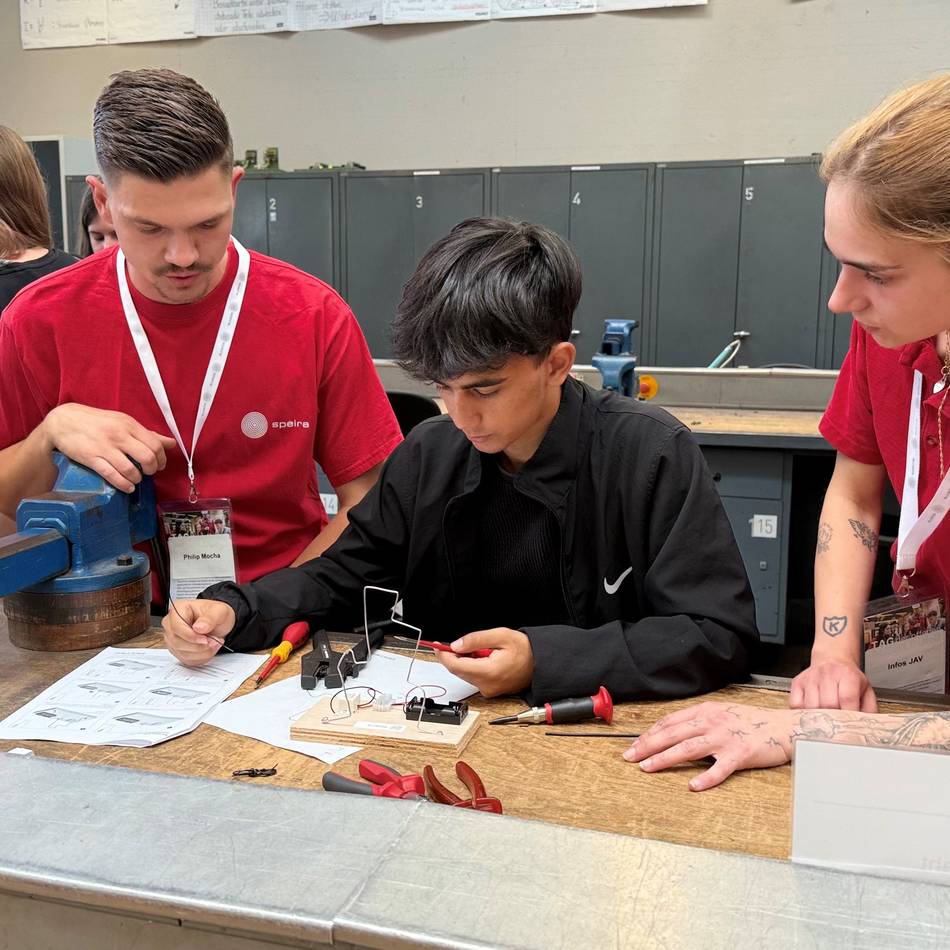 Aluminiumindustrie in Grevenbroich: Speira dreht den Spieß um – 300 Schüler kommen zum Azubi-Tag direkt ins Werk