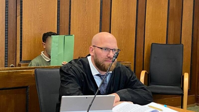 Prozess in Mönchengladbach: 19-Jähriger gesteht Messerangriff nach einem Streit