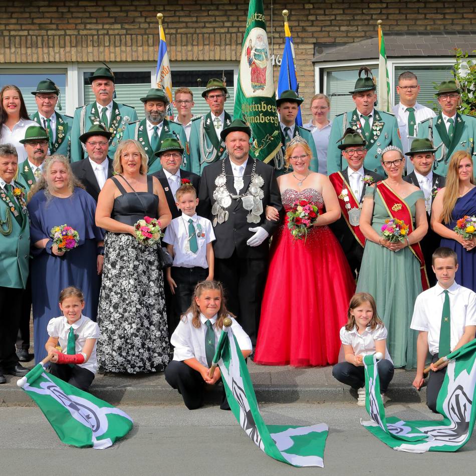 Krönungsball am Rheinberger Annaberg: St.-Anna-König Christian Brunner präsentiert sein Throngefolge