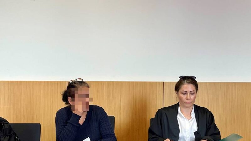 Prozess um Betrug in Düsseldorf: Wahrsagerin soll Mutter die Heilung ihres kranken Sohnes versprochen haben