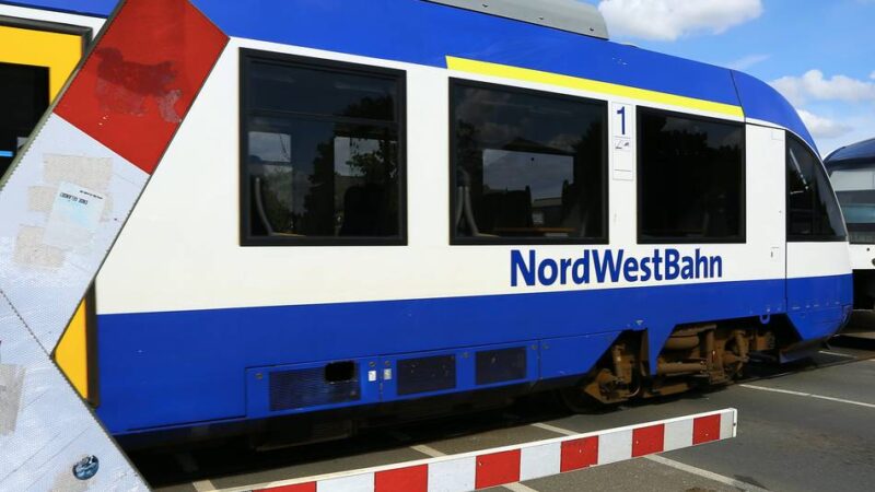 Bauarbeiten der Deutschen Bahn in Rheinberg: Bahnübergang am Bahnhof wird nachts gesperrt